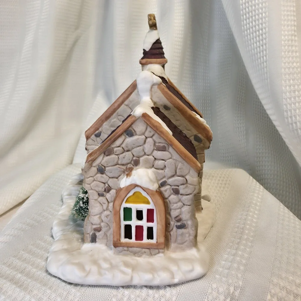 Christmas‎ Valley Hand Painted Porcelain Church Collector's Series Vintage 1991
